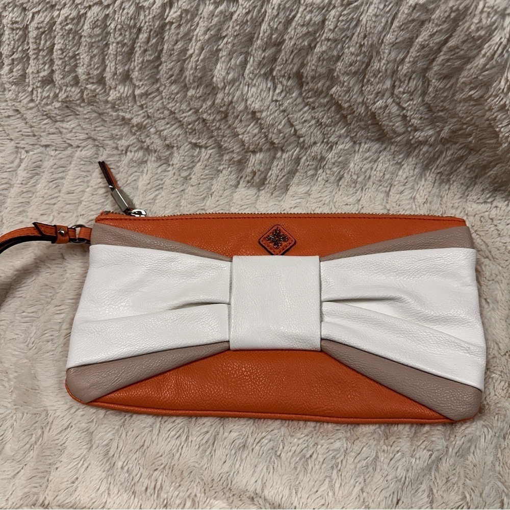 Simply Vera Vegan Belmont Bow Clutch Peach/Tan/White  EUC!
